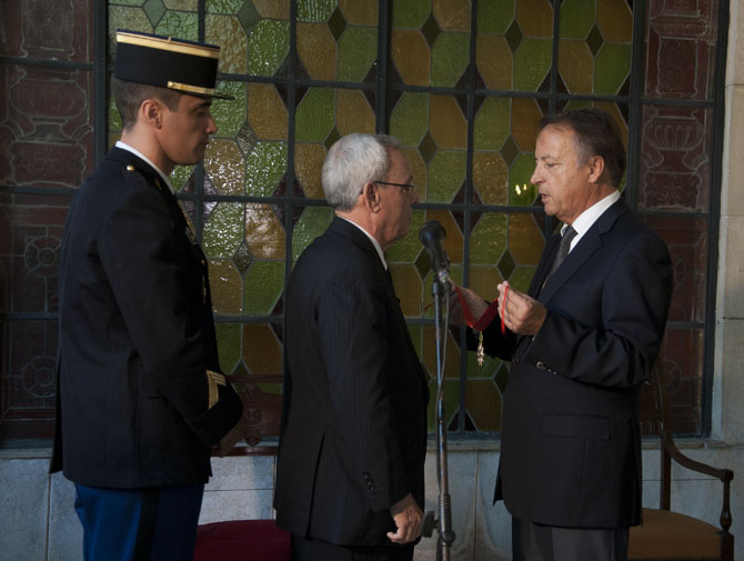 En acto oficial, celebrado en el Museo Napoleónico de La Habana, el Doctor Eusebio Leal Spengler, Historiador de la Ciudad, fue investido con el grado de Comendador de la Orden Francesa de la Legión de Honor