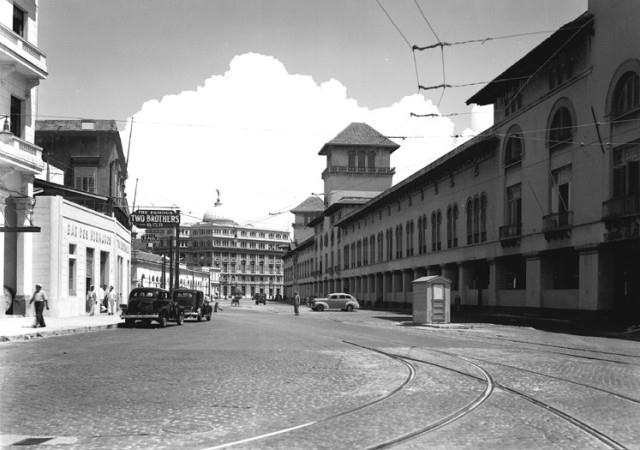 Aduana y Ave. del Puerto, luego de retirar los elevados en 1942