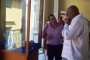 Alberto Granado visita junto al embajador de Sudafrica en Cuba Sr. Naphtal Manana la muestra