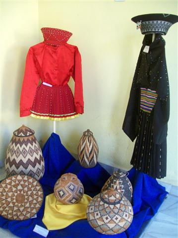 Cestas y vestuario de la etnia Zulu