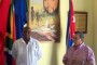 Embajador Sudafrica en Cuba Sr. Naphtal Manana y el director del Museo Casa de África, Alberto Granados durante la inauguración de la muestra