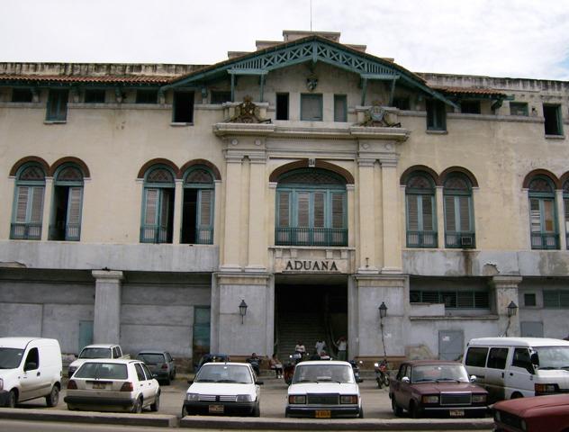 Fachada del edificio de la Aduana