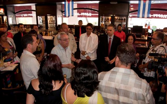 Este jueves 25 se realizó la inauguración oficial del Sloppy Joe´s Bar en presencia del Ministro cubano de Turismo, Manuel Marrero y el Historiador de la Ciudad, Eusebio Leal Spengler