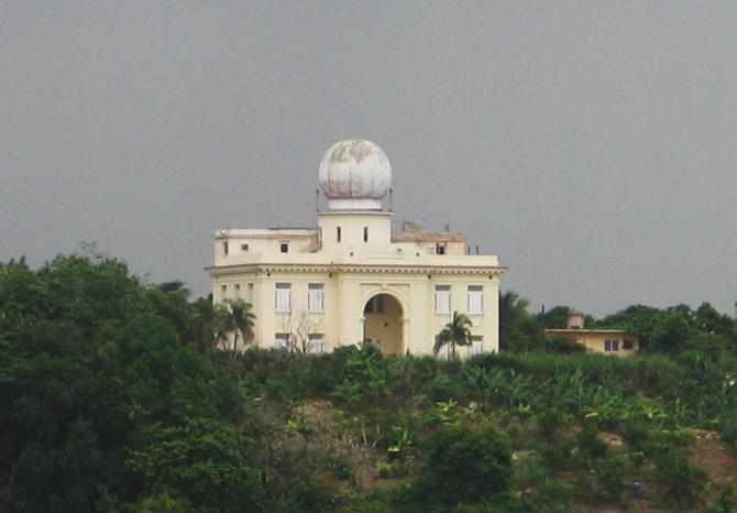 Instituto de Meteorologia de Cuba, vista desde la bahía / Fotos: Alexis Rodríguez