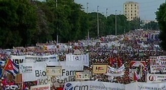 Luego de alrededor de 2 horas de emotiva y unida demostración de apoyo a la construcción del socialismo próspero y sostenible en Cuba en la Plaza de la Revolución José Martí, concluyó el desfile por el 1ro de mayo en la capital.