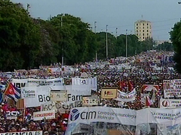 Luego de alrededor de 2 horas de emotiva y unida demostración de apoyo a la construcción del socialismo próspero y sostenible en Cuba en la Plaza de la Revolución José Martí, concluyó el desfile por el 1ro de mayo en la capital.