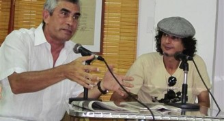 El fotógrafo Julio Larramendi y Rafael Grillo editor de El Caimán barbudo