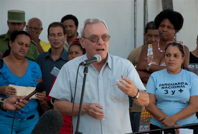 Eusebio Leal en el acto de abanderamiento