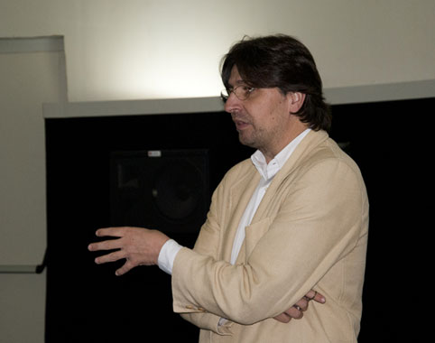 Francisco Sierra, Profesor Titular de la Universidad de Sevilla en España / Alexis Rodríguez