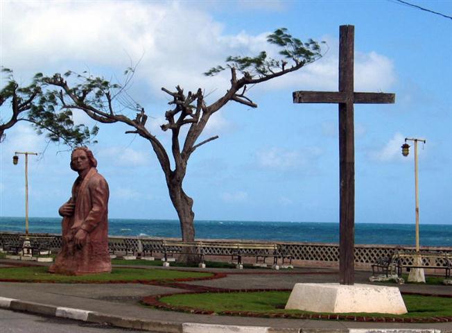 El 4 de noviembre de 1978 en la Plaza Hatuey de Baracoa se declaraba, ante 20 mil pobladores, a esta ciudad como Monumento Nacional.