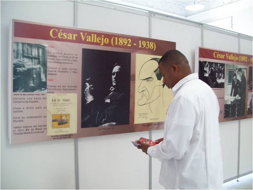 En el inicio de estas jornadas se inauguró en el Centro Hispanoamericano de Cultura la muestra fotográfica sobre la vida y la obra del poeta de Los Heraldos Negros.