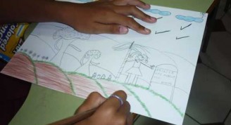 Niños-cubanos-dibujan-sobre-el-reciclaje