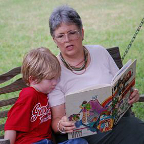 abuela contando cuentos