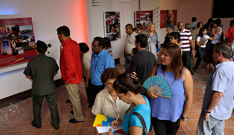 público durante la inauguración de la muestra