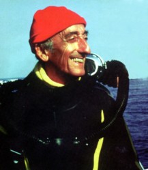 Jacques Cousteau en una de sus numerosas expediciones