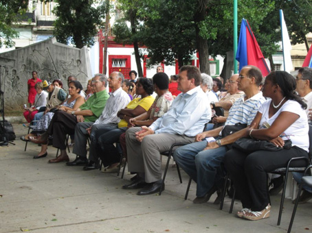 Acto de inauguración de la librería Alma Mater