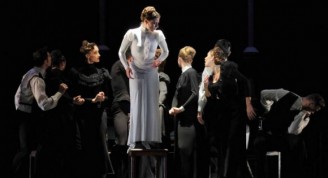 Escena de “Ana Karénina”, obra que inauguró el 15 Festival Internacional de Teatro de La Habana