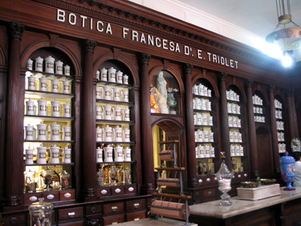 Farmacia Triolet  / Foto Alexis Rodríguez
