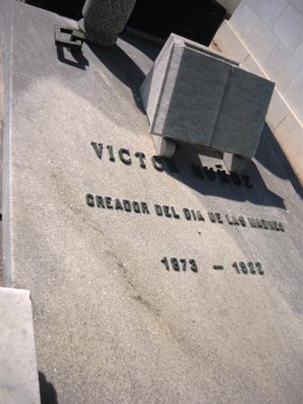 4-Panteón de Victor Muñoz, lápida