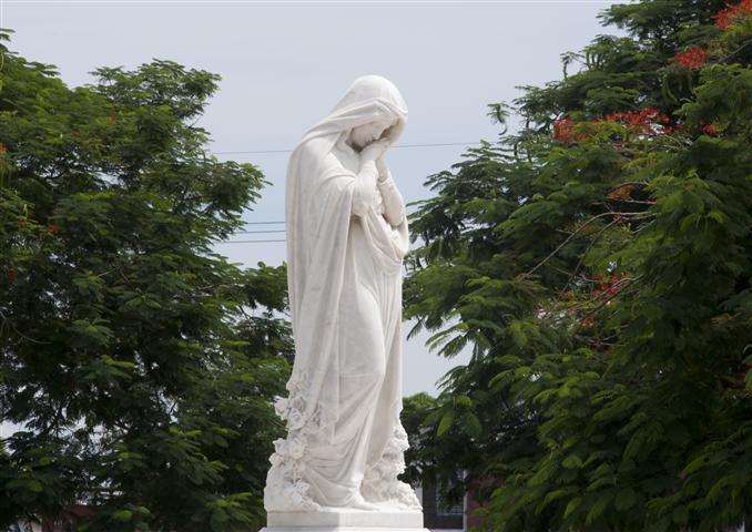 Escultura del Cementerio de Bayamo