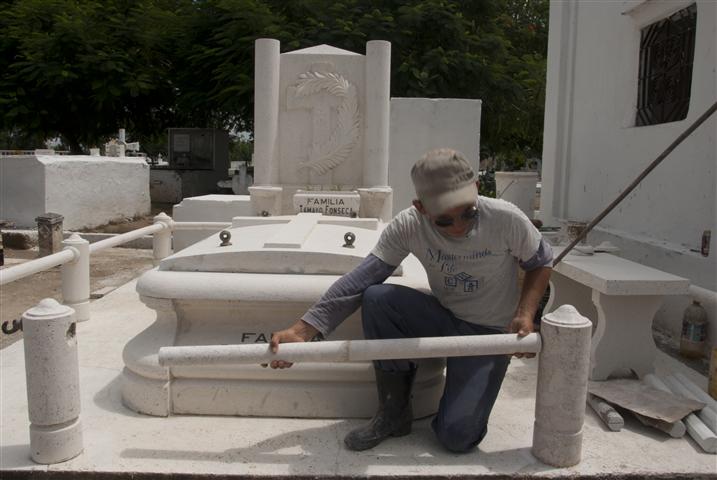 Restauraciones en el Cementerio de Bayamo