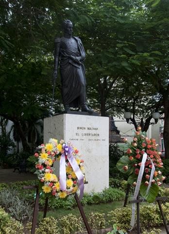 Ofrenda floral a Bolívar