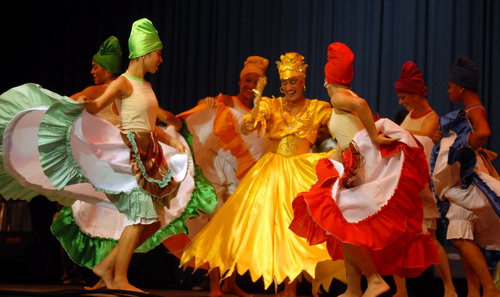 Actuación del Ballet Folklórico de Camagüey en el Teatro Principal, donde presentó algunas de sus creaciones más emblemáticas en homenaje al aniversario 20 de su fundación, en Camagüey Cuba el 8 de septiembre de 2011. AIN FOTO/ Rodolfo BLANCO CUE