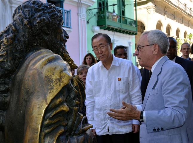 El Secretario General de la Organización de Naciones Unidas Ban Ki-moon, El ilustre visitante, quien se hizo acompañar por su esposa Ban Soon-taek, se detuvo en espacios de especial atractivo como la Basílica Menor del Convento de San Francisco de Asís, la estatua del mítico Caballero de París, símbolo habanero