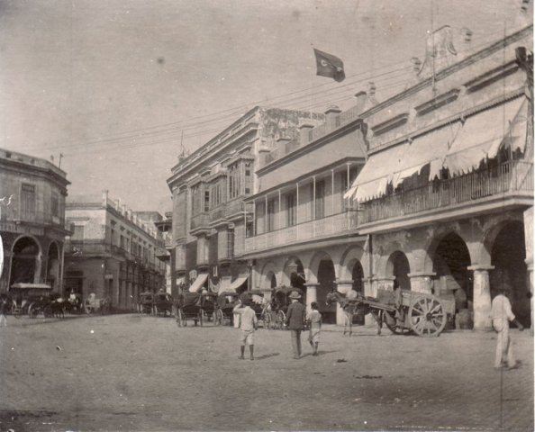 Oficios 359 ya reconstruida y sus colindantes por la calle Luz, antes de 1897