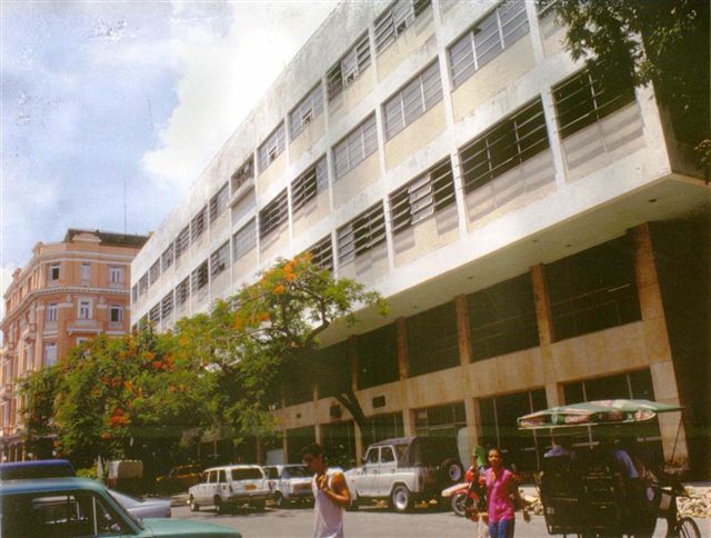 4- Edificio del MINED, años 90