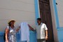 Gladys Collazo y José Rodríguez Barreras, Director de la Oficina del Historiador de la Ciudad de Camagüey develan la tarja / Foto Ana Lidia García Hernández