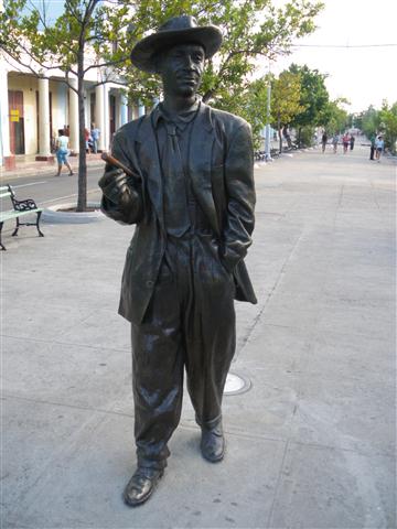 Escultura de Benny Moré en el Prado cienfueguero (Small)