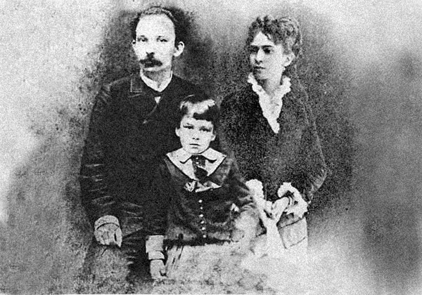 De izquierda a derecha: José Martí, José Francisco Martí y Carmen Zayas Bazán.