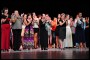 Al final de la Gala, salen los maestros. Al frente Ramona de Sáa