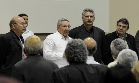 Raúl-en-Congreso-de-la-UNEAC-580x348