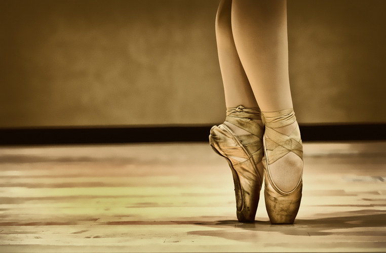 bailarina-ballet-pies-dorado