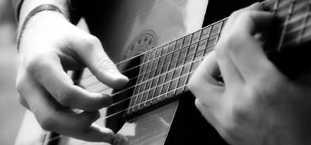 como-tocar-guitarra-acustica-lecc-do