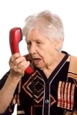 9258802-la-anciana-habla-por-telefono