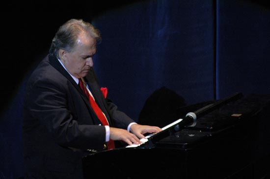 reconocido pianista Frank Fernández ofreció concierto inaugural 