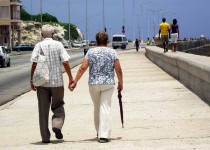 ancianos-malecon