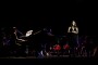 Bárbara Llanes junto al maestro Alejandro Falcón y la Orquesta del ISA