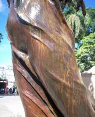 Torso de La Libertad, uno de los elementos más dañados del Conjunto Escultórico.