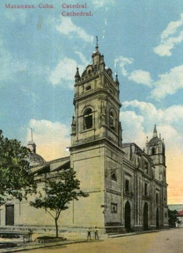 Véase sus dos torres, la una perteneciente al estilo barroco español y la segunda, morisco. 