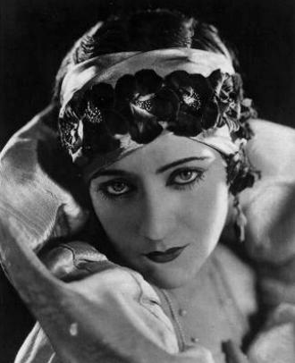 Gloria_Swanson_intro