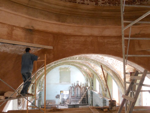 Trabajadores del sector no estatal asumen la restauración. FOTO CORTESÍA OBISPADO DE MATANZAS