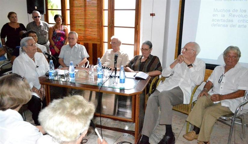 En recordación a la fecunda y creativa vida de Mario Coyula rinde homenaje un panel  de amigos (Small)