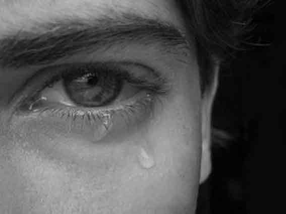 hombre llorando