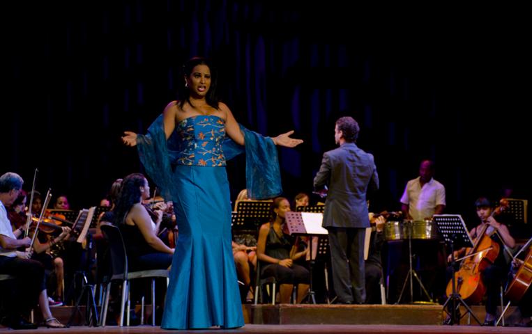 La soprano Milagro de los Ángeles en la salida de “Cecilia Valdés”