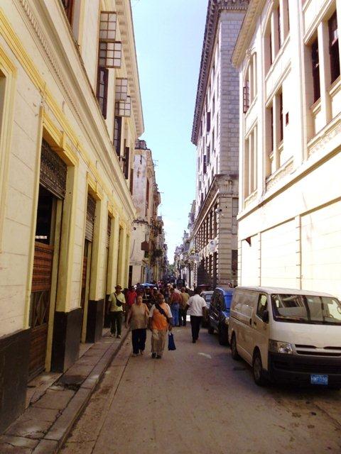 3-Calle Habana, desde Obispo mirando hacia el Sur