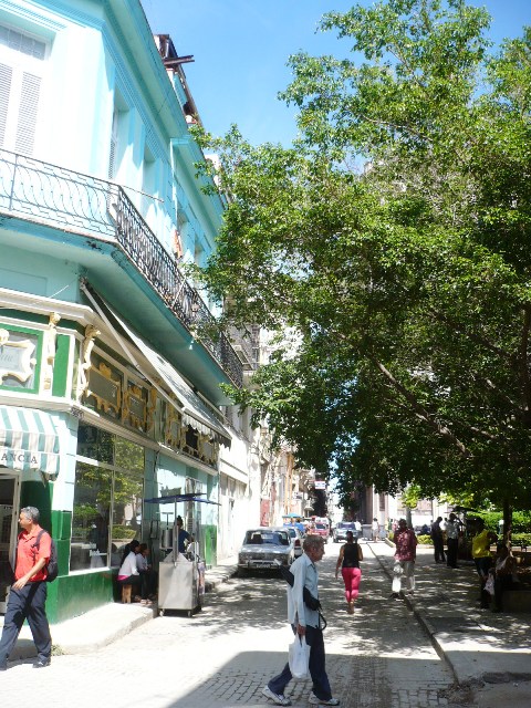 3-calle Aguacate desde Obispo hacia el norte